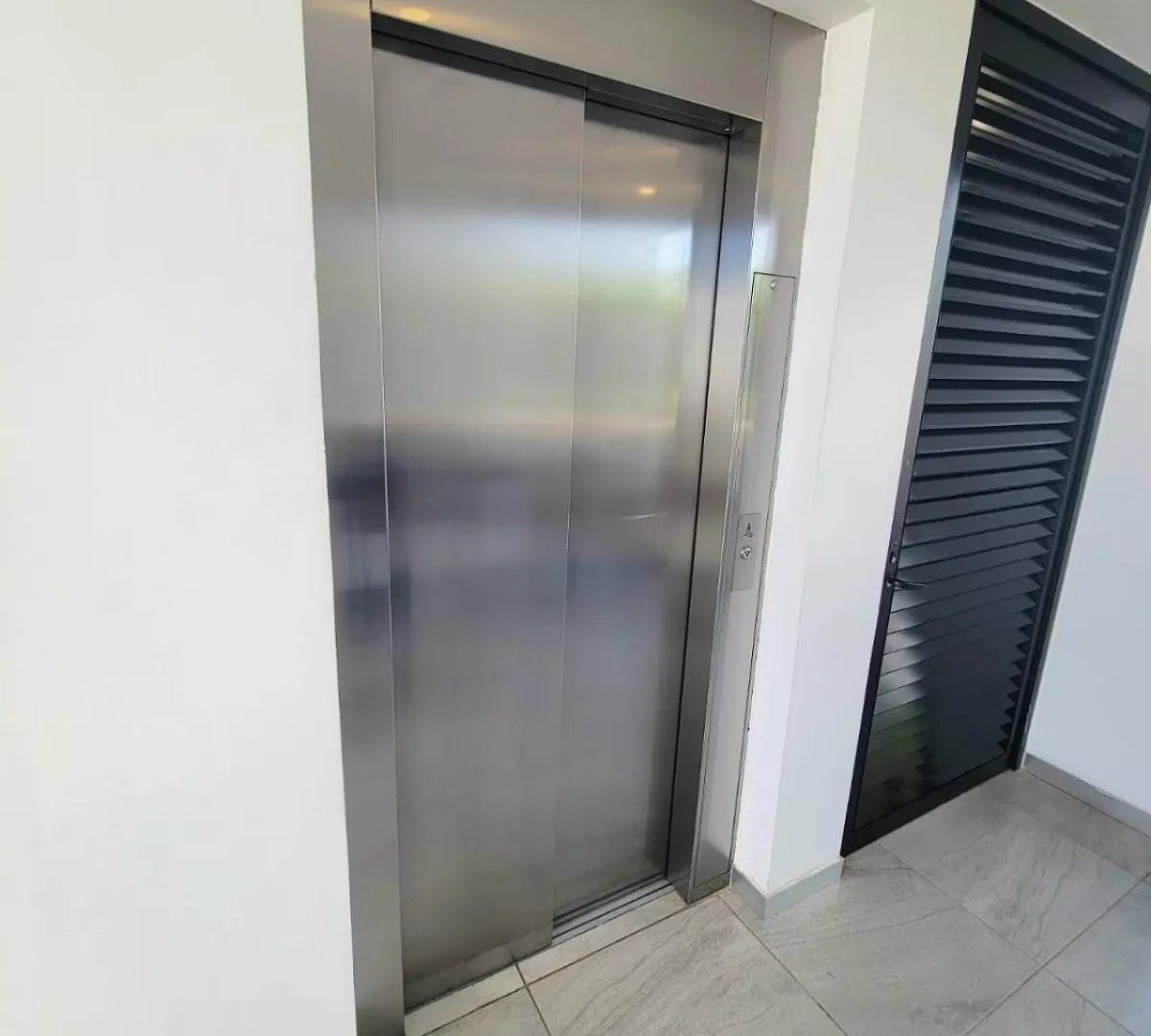 アパート Ubicacion Ideal, Condo A Pasos De La Avenida 38 プレヤデルカーメン
